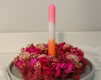 Tischdeko / Blumenkranz mit Teller und Kerze/ Untersetzer mit Blumendeko / Tischdekoration Trockenblumenkranz / Dip dye Kerze & Kerzenhalter