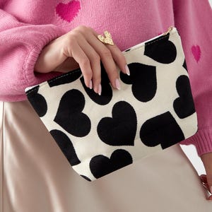 Kosmetiktasche Herzen / Kulturbeutel Herz / Herztasche schwarz -creme / Täschchen mit Herzen / Schminkbeutel mit Herzen/ Herzen rot Creme