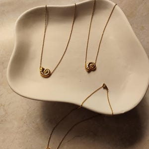 Golden shell necklace | Short necklace with pendant | Shell necklace gold