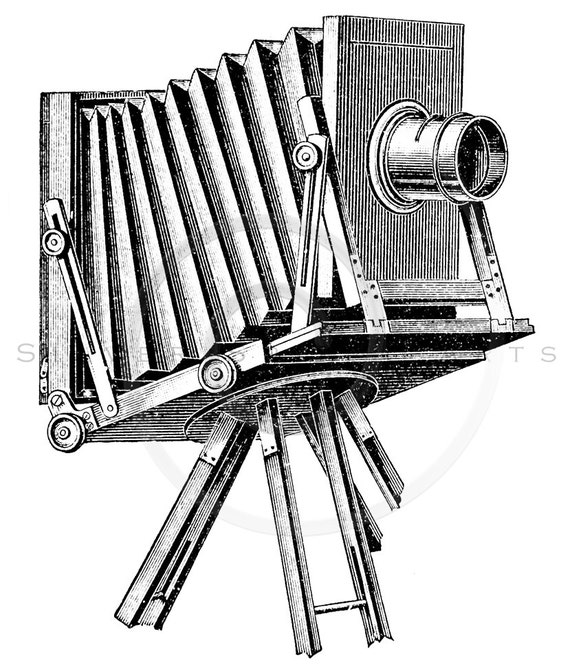 Vintage de cámara fotográfica, dibujado a mano grabado en boceto o estilo  de corte de madera, lente retro de aspecto antiguo, ilustración realista  aislada