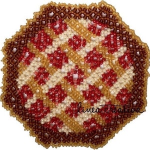 Pode incluir: Um close-up de um descanso de copo de contas vermelhas, brancas e marrons. O descanso de copo é feito de pequenas contas tecidas juntas em um padrão geométrico.