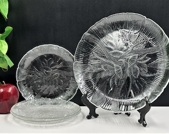 Arcoroc CANTERBURY CROCUS Glass Dinner Plate plus 3 Matching Salad Plates, Vintage Floral Plates Made in France, 4-Piece Lot
