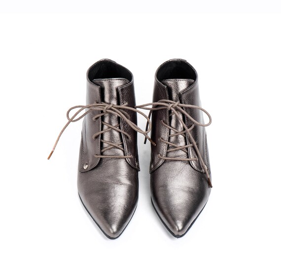 Chaussures Derby en cuir / gris métalique cravate chaussures / laçage chaussures / Glitter chaussures Oxford / Wo Shoes brillant / élégante chaussures - Boston | Sale Online
Chaussures Derby en cuir / gris métalique cravate chaussures chaussures chaussures / laçage chaussures / Glitter chaussures Oxford / Wo Shoes brillant / élégante chaussures - Boston | Sale Online
f206b4