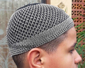 Kufi Islámico de Nilón Color Marrón Claro y Negro Gradiente Estirable Tejido Abierto