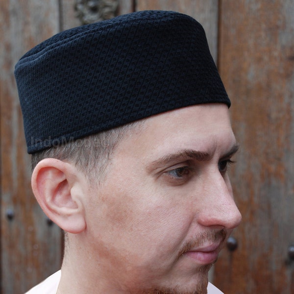 Chapeau kufi noir, doublé de velours texturé lisse, chapeau de prière islamique musulman Takke de style turc Topi Koofi par TheKufi® DE TURQUIE - Choisissez la taille