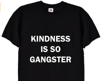 優しさはギャングスターTシャツ、親切な男性または女性ギャングスターへの面白い思いやりギフトTシャツ、黒または白、27