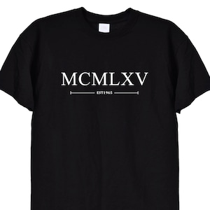 Maglietta di compleanno Born 1965 in numeri romani, colore nero o bianco, regalo per il 60° compleanno per uomo, idee regalo per magliette, 530