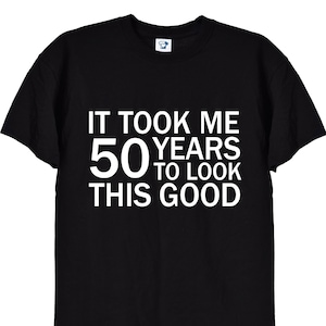 Het kostte me 50 jaar om er goed uit te zien grappig T-shirt, 50e verjaardag cadeaus T-shirt voor mannen of vrouwen, mama of papa kaartmokken knorrige oude man, 156