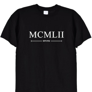 T Camicia di compleanno del 1952 in numeri romani, colore bianco o nero, 69 ° Bday 70th Tee Top Gifts Ideas TShirt, Uomo o Donna Unisex, 543