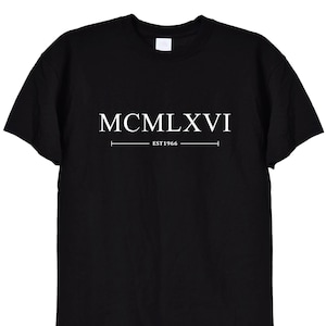 T Camicia di compleanno nata nel 1966 in numeri romani, colore bianco o nero, 55 ° Bday 56th Tee Top Gifts Ideas TShirt, Uomo o Donna Unisex, 529