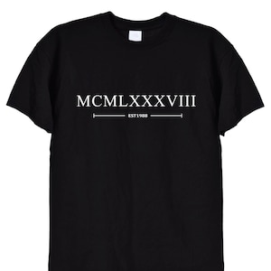 Nata nel 1988 T Shirt di compleanno in numeri romani, colore bianco o nero, 33° Bday 34th Tee Top Gifts Ideas TShirt, Uomo o Donna Unisex, 506