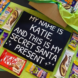 Secret Santa Tshirt & Choc Gift Box Combo - Custom Name Christmas Present - Festive Gift Hamper with Classic Chocolate Bars - 986