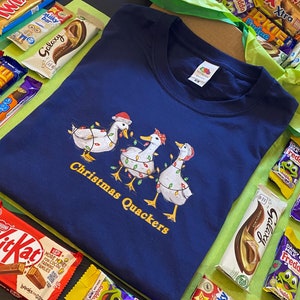 T-shirt festiva e confezione regalo di cioccolato - Christmas Quackers - regalo di Natale - regalo incartato con barrette di cioccolato classiche - 982
