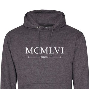 1956 Römische Ziffern Hoodie Pullover - Unisex - Warm & Gemütlich Baumwolle - Geburtstagsgeschenk - 539