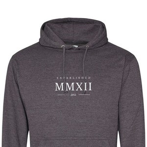 Moletom com capuz estabelecido em 2012 – Aniversário com algarismos romanos – Pulôver de algodão – Presente de Natal – Presente de camiseta para filho, irmão, namorado – 921
