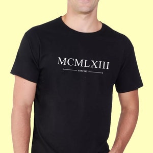 Maglietta per il compleanno del 1963 in numeri romani, colore nero o bianco, idee regalo per il 60° compleanno, 61° compleanno, maglietta per i sessanta, uomo, donna, unisex, 532
