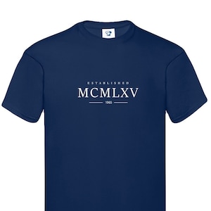 T-shirt Established 1965 - Maglietta o felpa con cappuccio in morbido cotone con numeri romani - Regalo di compleanno, festa del papà, regalo di Natale - Nonni, 874