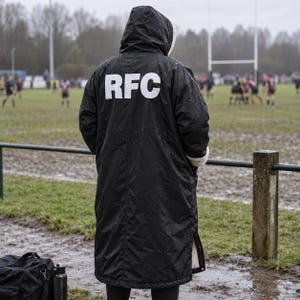 パーソナライズ防水ローブ：シェルパフリースの裏地。暖かく丈夫な素材。サッカー、ラグビー、ホッケー、クリケットチームのイニシャル入りグループコート