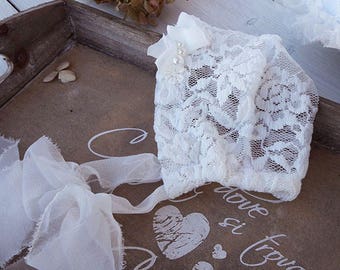 White Lace Bonnet, Photo beads Bonnet, Lace Fabric Hat, Neutral Baby Bonnet, Baby white lace, Newborn photo prop, Photo session prop