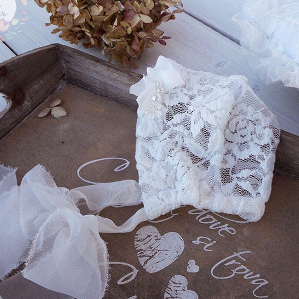 White Lace Bonnet, Photo beads Bonnet, Lace Fabric Hat, Neutral Baby Bonnet, Baby white lace, Newborn photo prop, Photo session prop