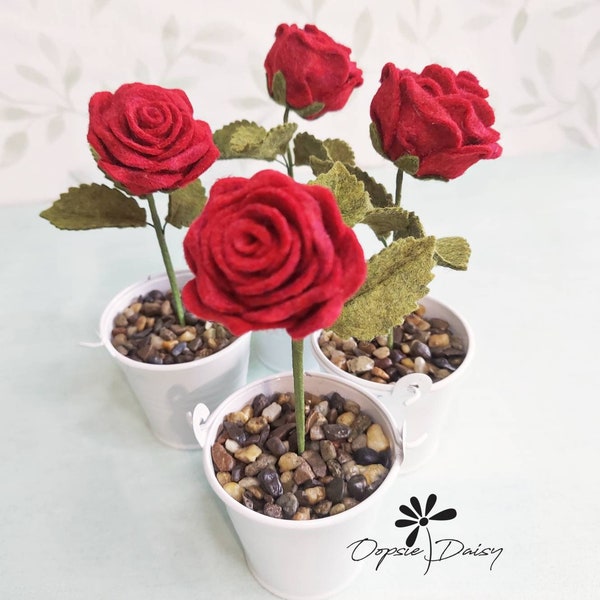 Small red rose in a flower pot, felt flowers, floral gift, Valentine's gift, wedding favours, floral keepsake, galentinesday gift