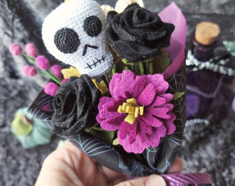 Halloween floral arrangement, gothic bouquet, crochet skull, Halloween décor, gothic décor, black roses.