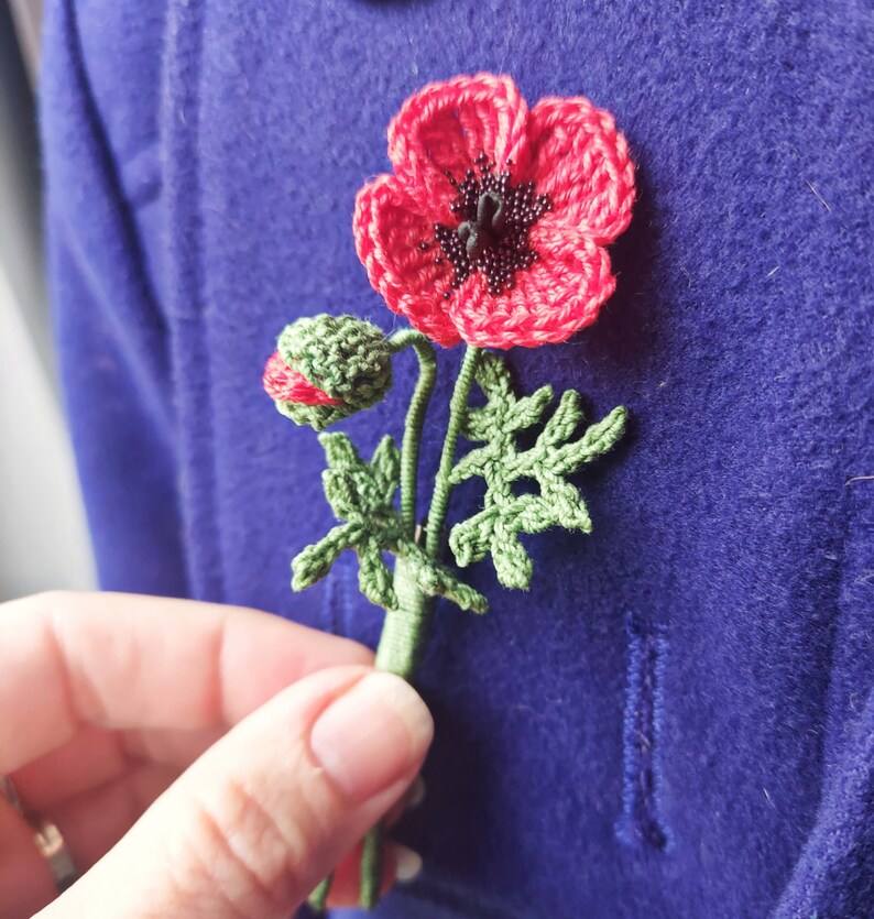 Crochet Poppy Brooch, Micro Crochet Poppy, Remembrance Poppy, Miniature
