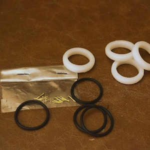 Quatre paires de filetages Delrin pour pipes Falcon, état neuf