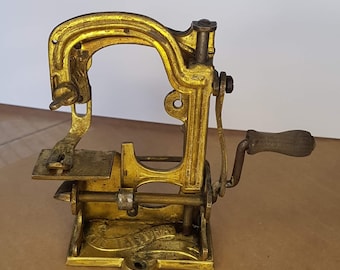 &quot;Seltene &quot;&quot;The Tabitha&quot;&quot; Miniatur Nähmaschine 1886-1890.&quot;