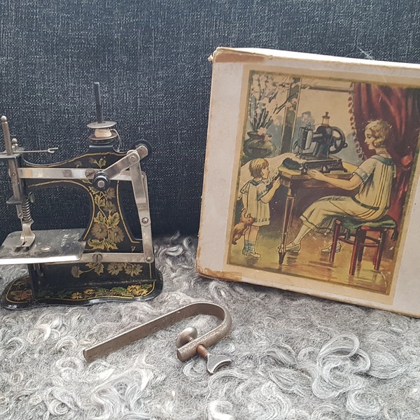 Casige tin toy sewing machine Germany