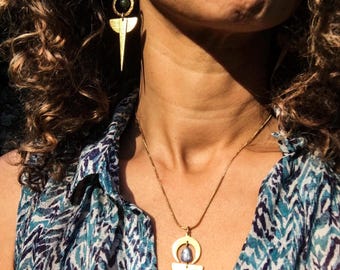 Bijoux géométriques ethniques laiton et pierres d’agate mousse
