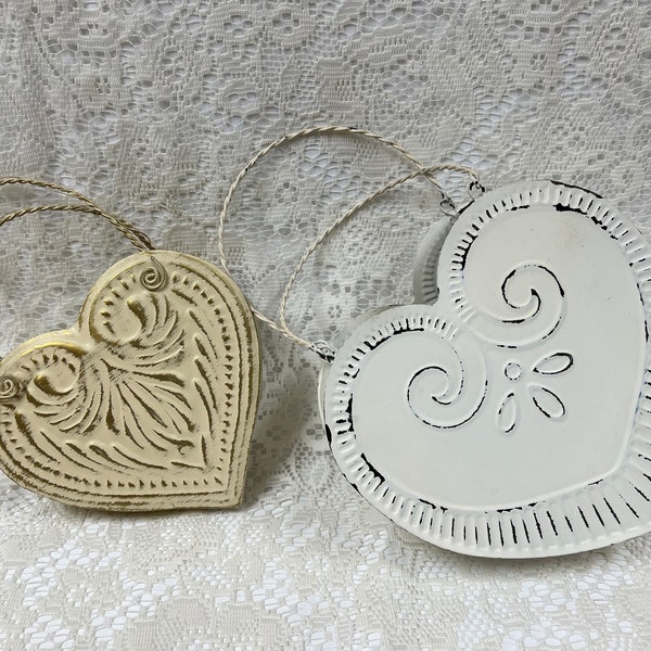 2 HEART WALL POCKETS Metal White Ivory Wire Handles Fun Hanging Display Shabby Chic Gift Cottage Core Country Farmhouse Vintage Home Decor