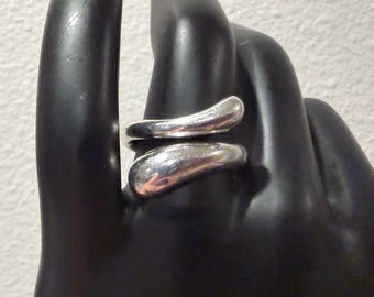Tiffany & Co Elsa Peretti Teardrop Ring Sterling Silver 925 Spain Designer Jewelry Sculptural Statement Ring Modernist Open Wrap Size 7-7.5