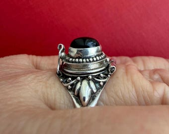 Vintage 925 Sterling Silver Poison Ring Black Glass Secret Compartment Gothic Victorian Style Size 7.5 Fantasy Collector Gift