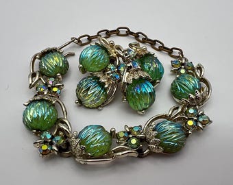 Vintage Arthur Pepper ART Demi Parure gegoten glazen armband en oorbellen set iriserend groen blauw watermeloenglas AB-steentjes MCM sieraden