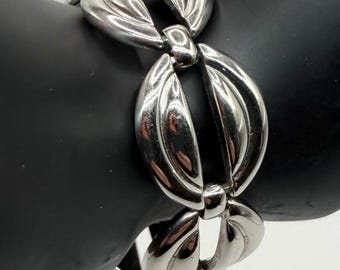 Vintage Monet Silver Tone Modernist Floral Link Bracelet 1970s MCM Patented Safety Clasp Sculptural Leaf Signed Designer Collectible Jewelry
