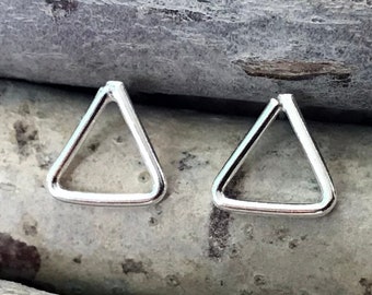 Orecchini triangolari in argento sterling, borchie triangolari, orecchini triangolari, CRS018