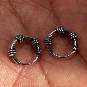 Orecchini a cerchio con nodo tribale in argento sterling 925 - 10 mm (0,39") BFV215