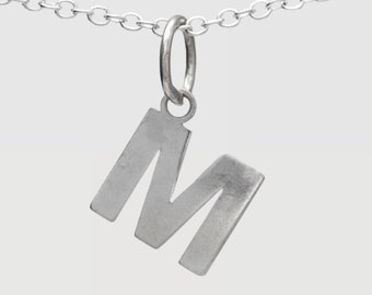 Encanto de letra M, encanto de plata de ley M, encantos iniciales, encanto de letra, collar M, colgante M, encanto M TNA138