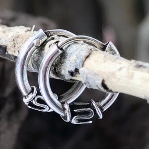9 mm Spiral Bali Creolen, verdrehte Hoop Ohrringe, Handgemachte verdrehte kleine Creolen im Bali-Stil, 9 mm Silber CRS113