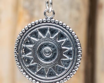 スターリングシルバーのサンホイールペンダントネックレス - 光と