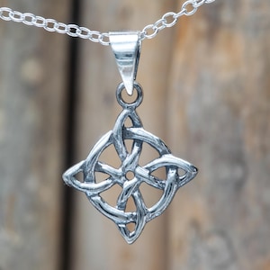 Heksenknoop zilveren hanger ketting