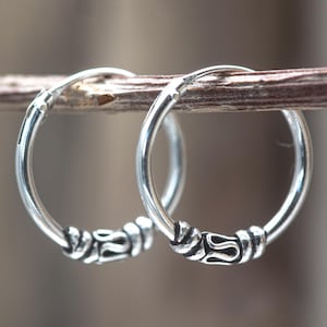 Bali-oorbellen – 925 sterlingzilver, 14 x 1,2 mm kleine tribale hoepels, lichtgewicht uniseks boho-oorbellen, kraakbeen- of kwabsieraden BFV204
