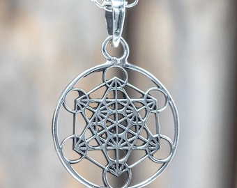 Colar Cubo de Metatron em Prata de Lei 925 - Pingente de Geometria Sagrada - Amuleto de Equilíbrio Espiritual