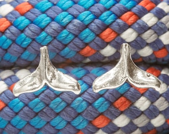 Pendientes de cola de ballena en plata de ley: joyas náuticas oceánicas
