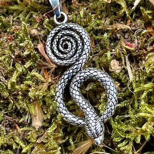 Sterlingzilveren slangenhangerketting met zwart leren koord