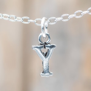 Berlock med bokstaven Y i sterlingsilver, personligt hänge
