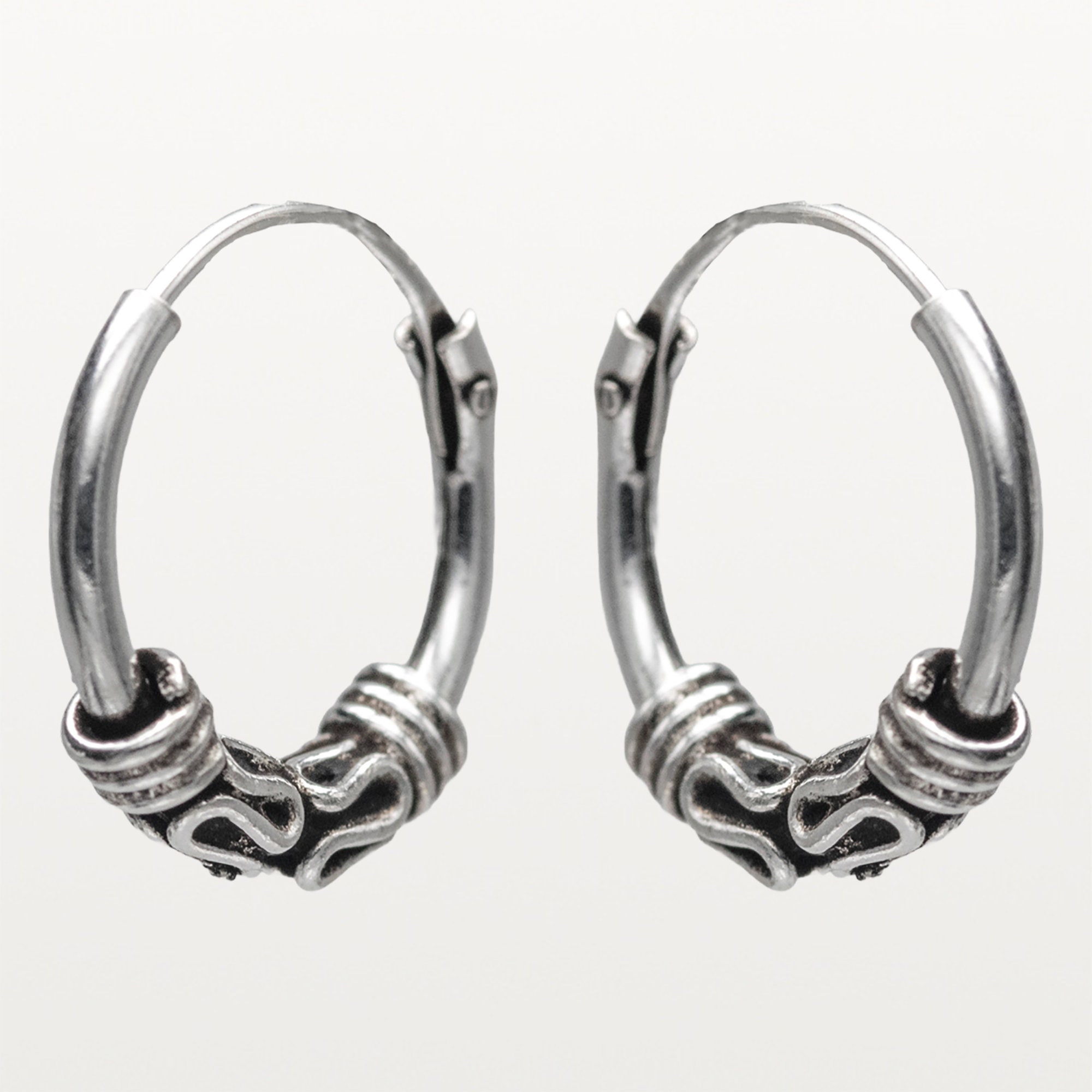 イヤリング TATIANA Silver 925 Viking Roll Hoop Earrings EC3124 MUSINSA | TATIANA (Silver 925) Viking Roll Hoop Earrings EC3124