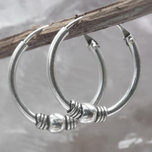 Bali-oorbellen – 925 sterlingzilver, 14 x 1,2 mm kleine tribale hoepels, lichtgewicht uniseks boho-oorbellen, kraakbeen- of lobsieraden VTS141