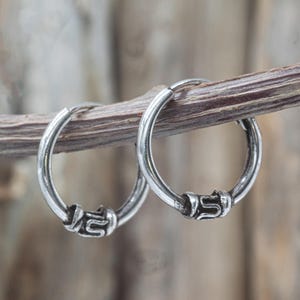 Aros Bali de plata de ley 925 de 12 mm / Aros tribales oxidados / Aros pequeños hechos a mano para hombre y mujer / Se venden por pares VTS177